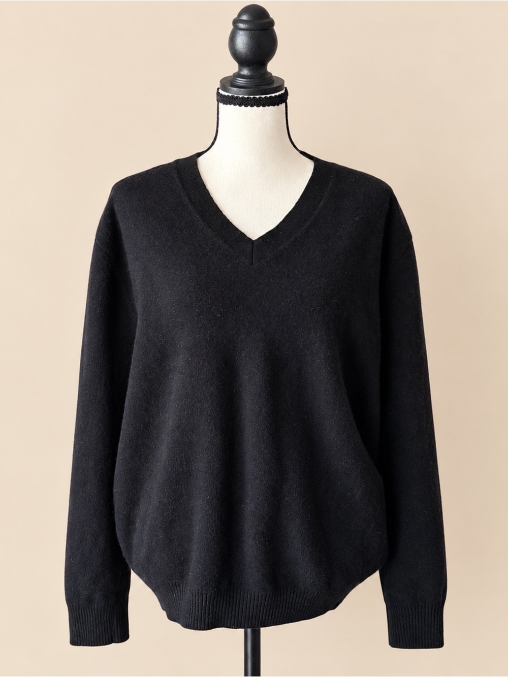 Minimalist 100% Wool V Neck Sweater XL